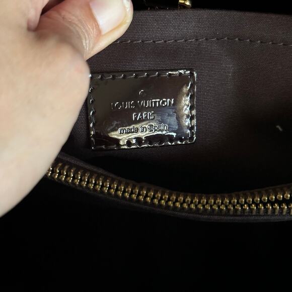 165 MINT LOUIS VUITTON MONTAIGNE BB VERNIS AMARANTE CROSS BODY BAG - Picture 3 of 4